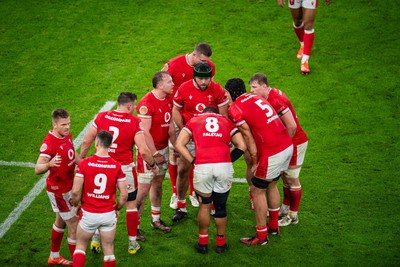 220225 - Wales v Ireland - Guinness Six Nations - Wales huddle