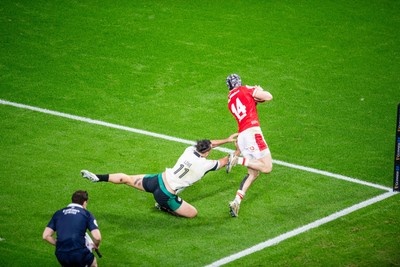 220225 - Wales v Ireland - Guinness Six Nations -  Tom Rogers of Wales beats James Lowe of Ireland to score a try 