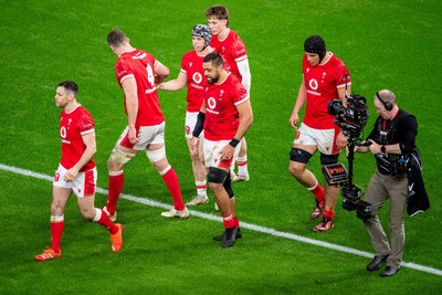 220225 - Wales v Ireland - Guinness Six Nations - Wales players celebrate the try by Tom Rogers of Wales in front of the tv cameras 