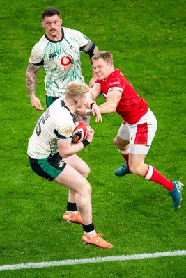 220225 - Wales v Ireland - Guinness Six Nations - Jamie Osborne of Ireland and Blair Murray of Wales compete for the ball