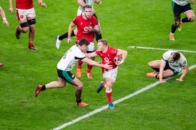 220225 - Wales v Ireland - Guinness Six Nations - Blair Murray of Wales beats the tackle of Gus McCarthy of Ireland