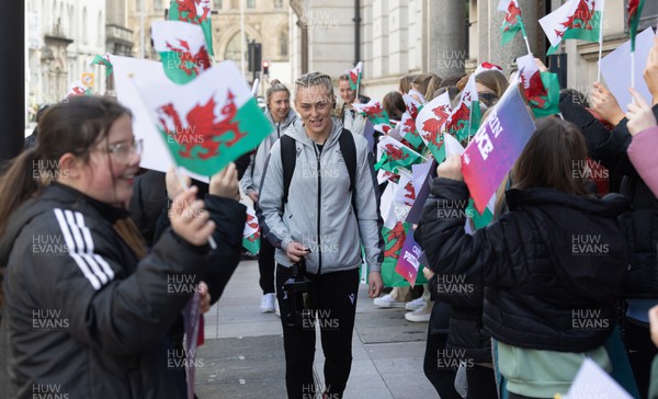 250323 - Wales v Ireland, TikToc Women’s 6 Nations - The Wales captain Hannah Jones leads the team from the hotel to the ground