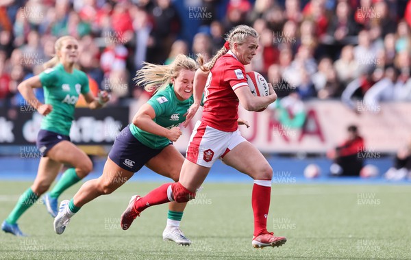 250323 - Wales v Ireland, TikToc Women’s 6 Nations - Hannah Jones of Wales races in to score try