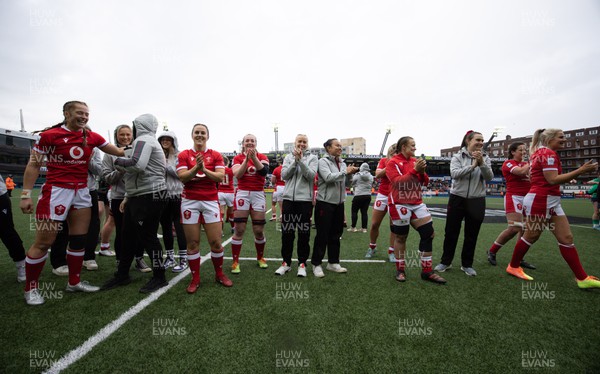 250323 - Wales v Ireland, TikToc Women’s 6 Nations - The Wales team applaud the record crowd at the end of the match