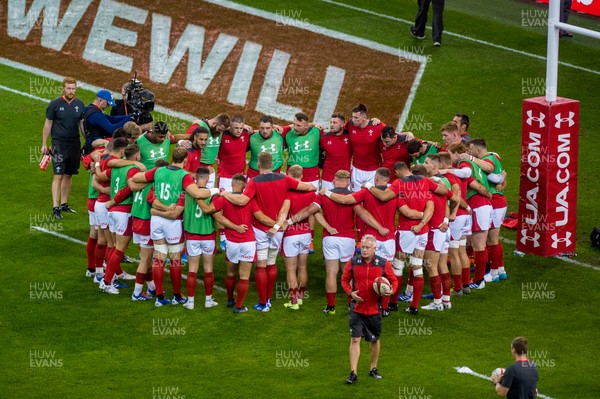 310819 - Wales v Ireland, Under Armour Summer Series - RWC Warmup - Wales Squad huddle ahead of kick off 