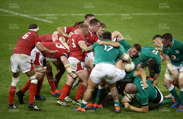 310819 - Wales v Ireland - Under Armour Summer Series - RWC Warm Up - Ireland are awarded a penalty try after the scrum