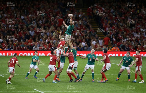 310819 - Wales v Ireland - Under Armour Summer Series - RWC Warm Up - Iain Henderson of Ireland wins the line out