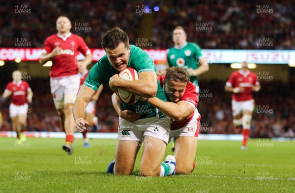 310819 - Wales v Ireland, Under Armour Summer Series 2019 - Jacon Stockade beats Hallam Amos of Wales as he dives in to score his second try