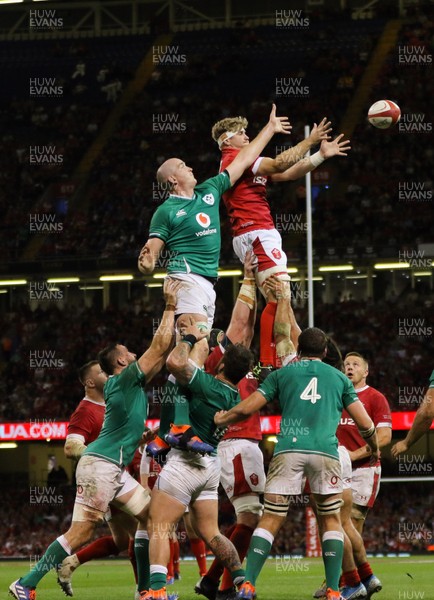 310819 - Wales v Ireland, Under Armour Summer Series 2019 - Aaron Wainwright of Wales  claims line out ball