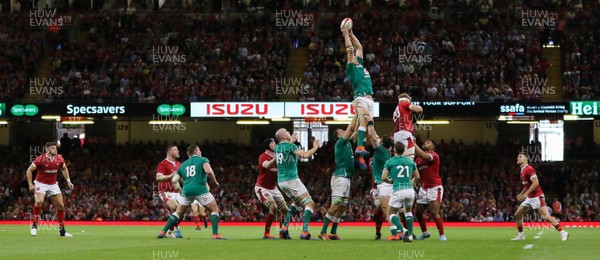 310819 - Wales v Ireland, Under Armour Summer Series 2019 - Ireland claim line out ball
