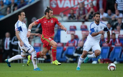 060915 - Wales v Israel - UEFA European Championship Qualifier - Gareth Bale of Wales makes a break