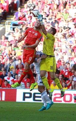 060915 - Wales v Israel - UEFA European Championship Qualifier - Gareth Bale of Wales can\t get to the ball before Ofir Marciano of Israel