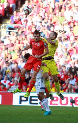 060915 - Wales v Israel - UEFA European Championship Qualifier - Gareth Bale of Wales can\t get to the ball before Ofir Marciano of Israel