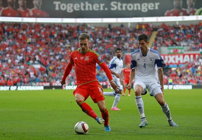 060915 - Wales v Israel - UEFA European Championship Qualifier - Aaron Ramsey of Wales is challenged by Nir Bitton of Israel