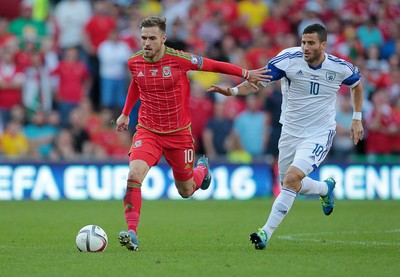 060915 - Wales v Israel - UEFA European Championship Qualifier - Aaron Ramsey of Wales is challenged by Tomer Hemed of Israel