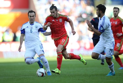 060915 - Wales v Israel, UEFA European Championship 2016 Qualifying match - Gareth Bale of Wales takes on Bibras Natcho of Israel and Orel Dgani of Israel