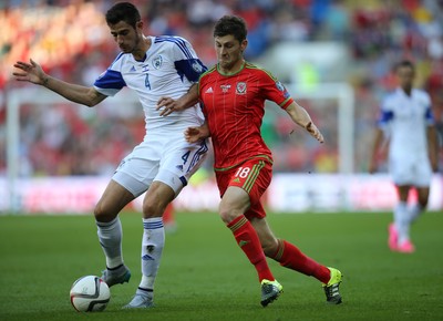 060915 - Wales v Israel, UEFA European Championship 2016 Qualifying match - Ben Davies of Wales and Nir Bitton of Israel compete for the ball