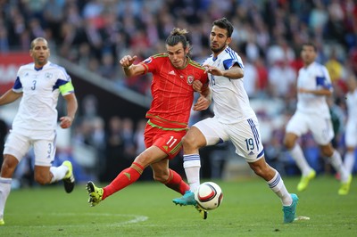 060915 - Wales v Israel, UEFA European Championship 2016 Qualifying match - Gareth Bale of Wales and Orel Dgani of Israel compete for the ball