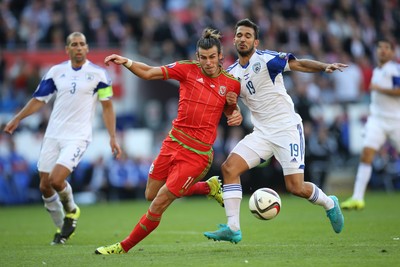 060915 - Wales v Israel, UEFA European Championship 2016 Qualifying match - Gareth Bale of Wales and Orel Dgani of Israel compete for the ball