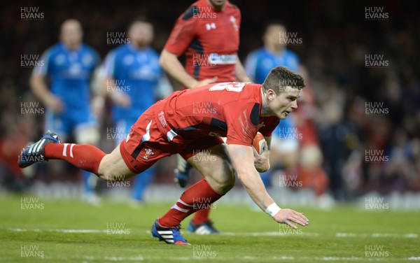 010214 - Wales v Italy - RBS Six Nations 2014 -Scott Williams of Wales scores try