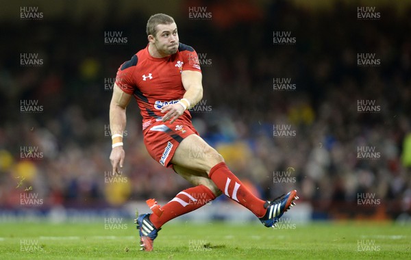 010214 - Wales v Italy - RBS Six Nations 2014 -Leigh Halfpenny of Wales kicks at goal