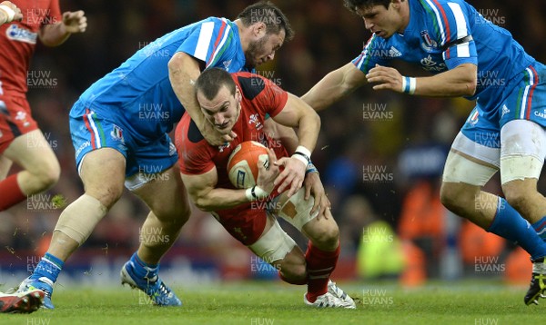 010214 - Wales v Italy - RBS Six Nations 2014 -Sam Warburton of Wales is tackled by Francesco Minto of Italy