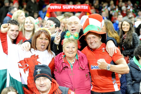 010214 - Wales v Italy - RBS Six Nations 2014 -Fans