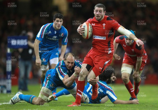 010214 - Wales v Italy - RBS 6 Nations - Alex Cuthbert of Wales is tackled by Alessandro Zanni of Italy