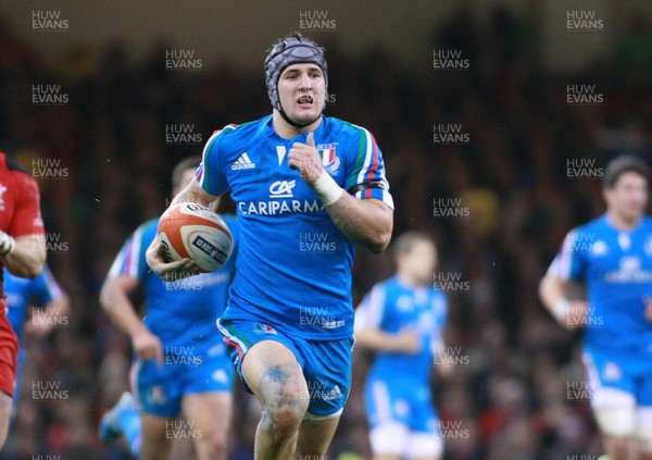 010214 Wales v Italy - RBS 6 Nations -Michele Campangnaro of Italy runs in to score