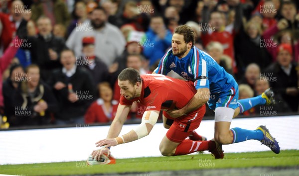 010214 Wales v Italy - RBS SIx Nations - Wales' Alex Cuthbert scores first try(c) Huw Evans, Cardiff