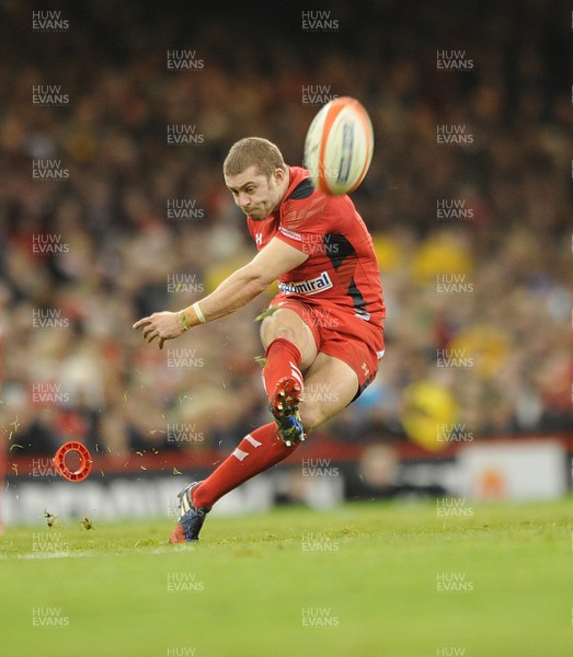 010214 Wales v ItalyWales'  Leigh Halfpenny kicks a penalty(c) Huw Evans, Cardiff