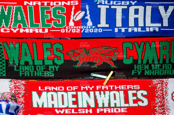 010220 - Wales v Italy - Guinness Six Nations - Scarves 