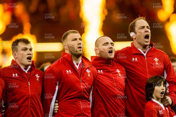 010220 - Wales v Italy - Guinness Six Nations - Players sing the anthems ahead of the game 