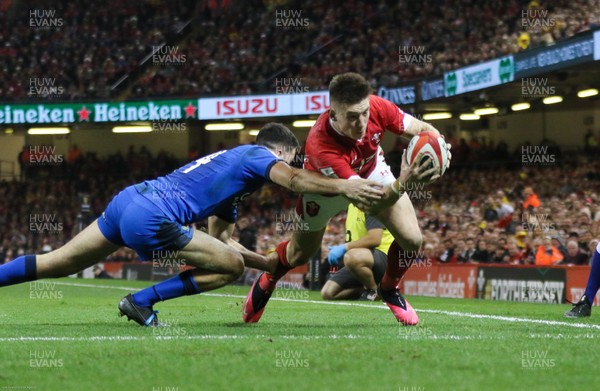010220 - Wales v Italy, Guinness Six Nations -   Josh Adams of Wales dives in to score his second try