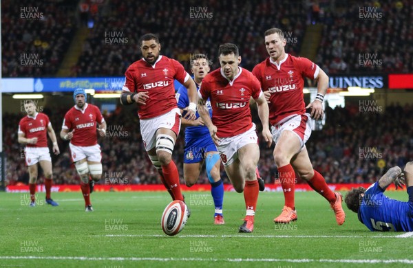 010220 - Wales v Italy, Guinness Six Nations -   Tomos Williams of Wales chases the loose ball with George North of Wales and Taulupe Faletau of Wales in support