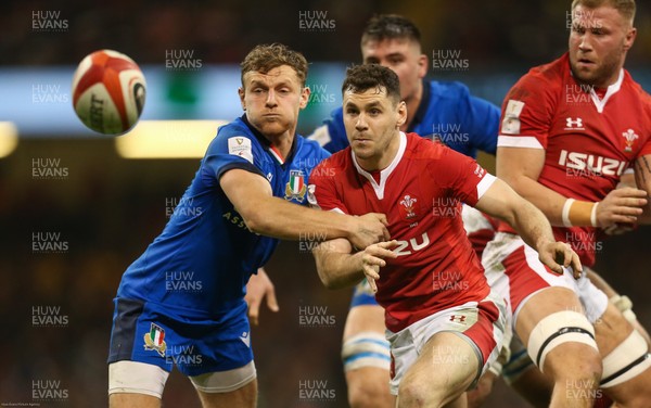 010220 - Wales v Italy, Guinness Six Nations -   Tomos Williams of Wales feeds the ball out as Callum Braley of Italy challenges