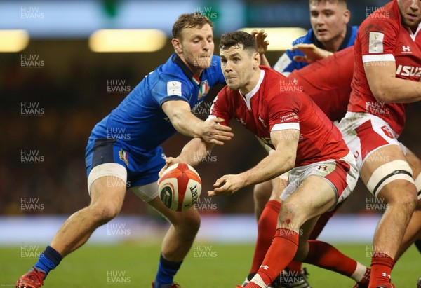 010220 - Wales v Italy, Guinness Six Nations -   Tomos Williams of Wales feeds the ball out as Callum Braley of Italy challenges