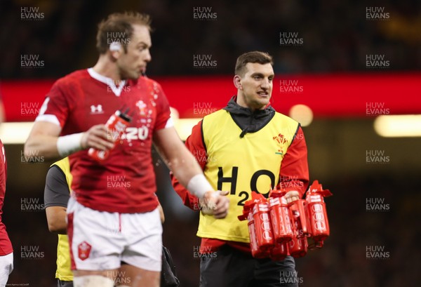 010220 - Wales v Italy, Guinness Six Nations -     Sam Warburton Defence and breakdown Technical Advisor with Alun Wyn Jones of Wales 