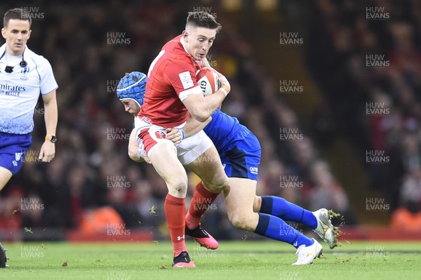 010220 - Wales v Italy - Guinness Six Nations - Josh Adams of Wales is tackled by Luca Bigi of Italy 