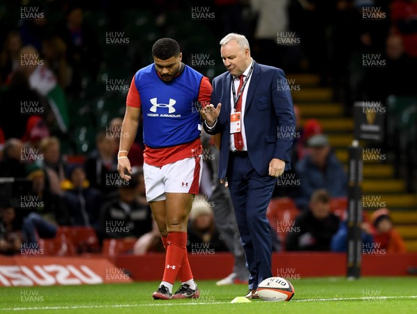 010220 - Wales v Italy - Guinness Six Nations - Leon Brown of Wales and Wales head coach Wayne Pivac before the match