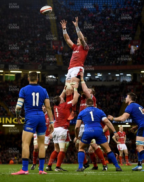 010220 - Wales v Italy - Guinness Six Nations - Alun Wyn Jones of Wales takes line out ball