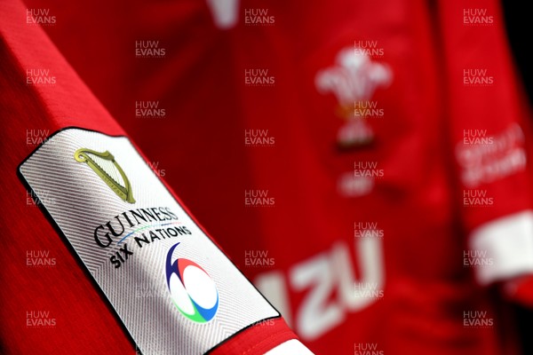 010220 - Wales v Italy - Guinness Six Nations - Badge on Wales jersey