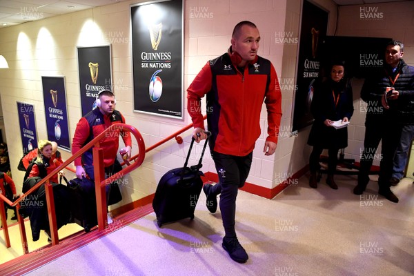 010220 - Wales v Italy - Guinness Six Nations - Ken Owens arrives