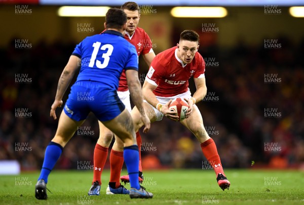010220 - Wales v Italy - Guinness Six Nations - Josh Adams of Wales takes on Luca Morisi of Italy