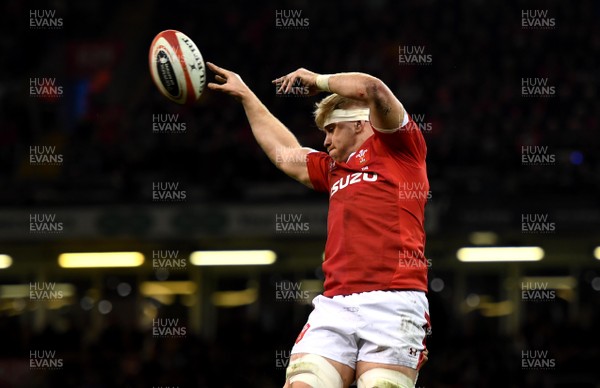 010220 - Wales v Italy - Guinness Six Nations - Aaron Wainwright of Wales takes line out ball