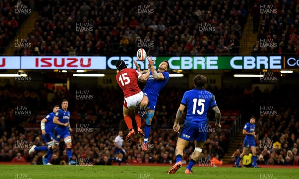 010220 - Wales v Italy - Guinness Six Nations - Leigh Halfpenny of Wales and Tommaso Allan of Italy  compete for high ball