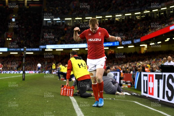 010220 - Wales v Italy - Guinness Six Nations - Nick Tompkins of Wales gets ready to take the field for his first cap