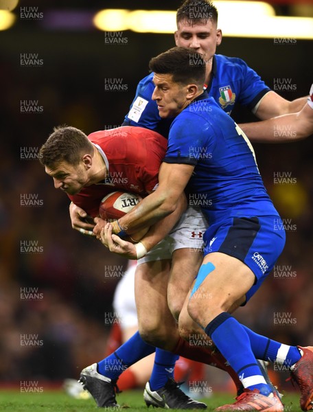 010220 - Wales v Italy - Guinness Six Nations - Dan Biggar of Wales is tackled by Tommaso Allan of Italy