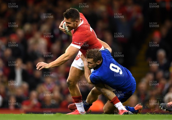 010220 - Wales v Italy - Guinness Six Nations - Rhys Webb of Wales is tackled by Callum Braley of Italy