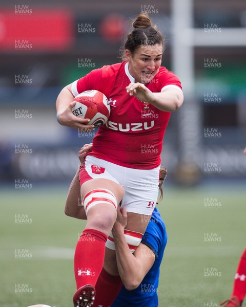 020220 - Wales v Italy, 2020 Women's Six Nations - Siwan Lillicrap of Wales takes on Giordana Duca of Italy